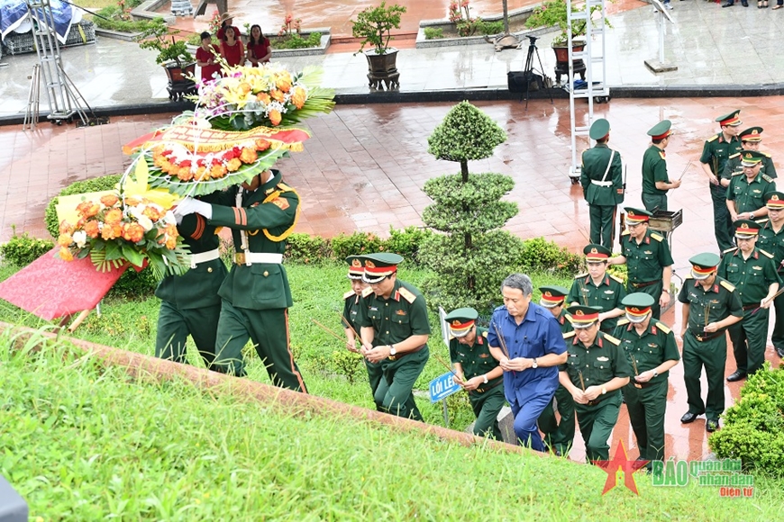 Đoàn công tác Quân ủy Trung ương, Bộ Quốc phòng tổ chức các hoạt động tri ân tại Quảng Trị