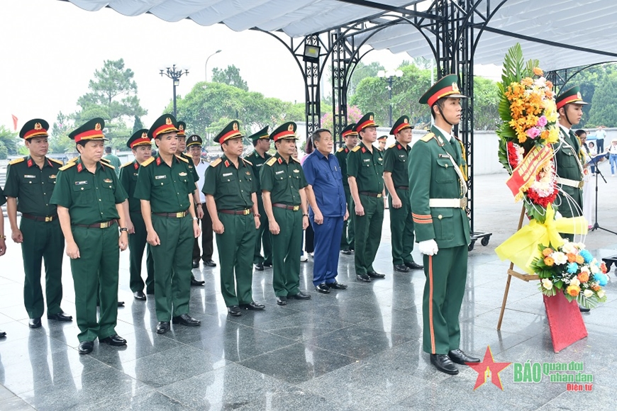 Đoàn công tác Quân ủy Trung ương, Bộ Quốc phòng tổ chức các hoạt động tri ân tại Quảng Trị