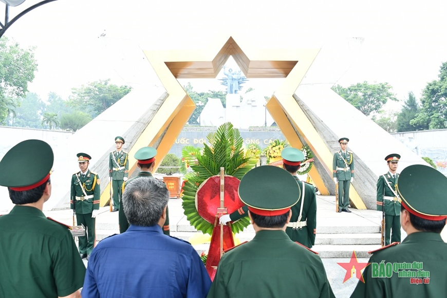 Đoàn công tác Quân ủy Trung ương, Bộ Quốc phòng tổ chức các hoạt động tri ân tại Quảng Trị