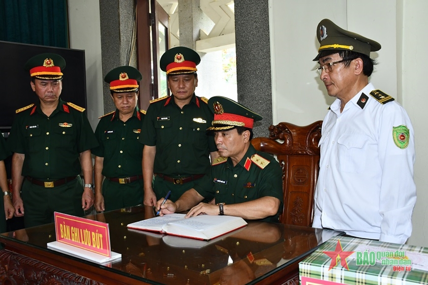 Đoàn công tác Quân ủy Trung ương, Bộ Quốc phòng tổ chức các hoạt động tri ân tại Quảng Trị