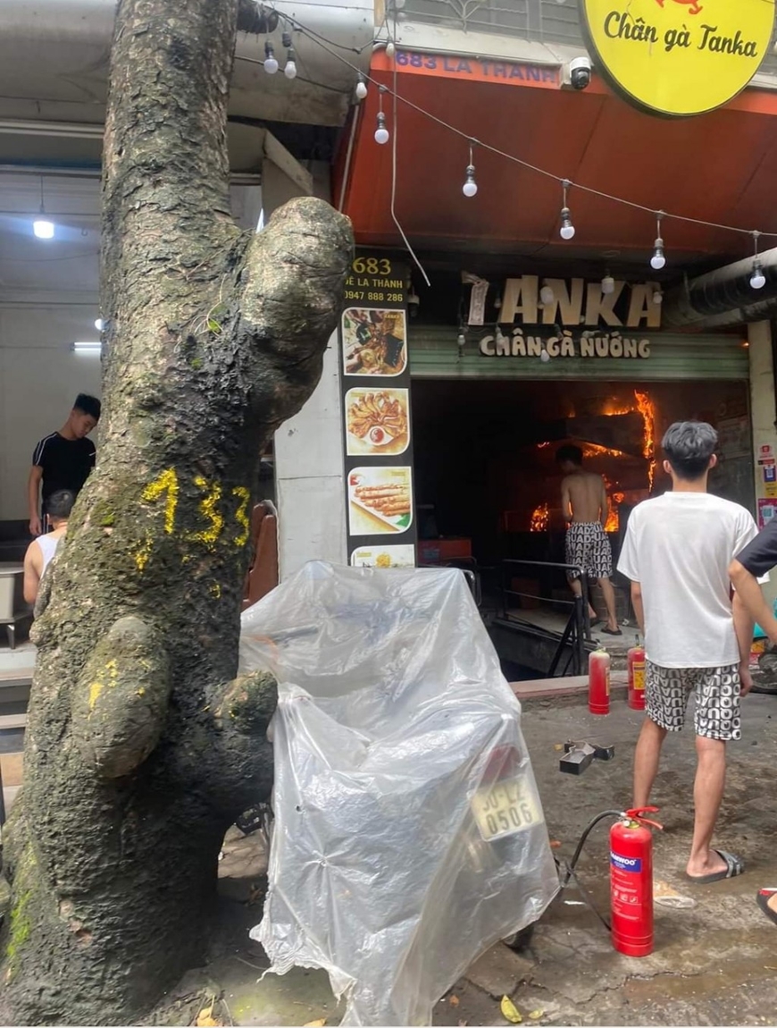 Hà Nội: Cháy cơ sở kinh doanh ăn uống ở phố Đê La Thành
