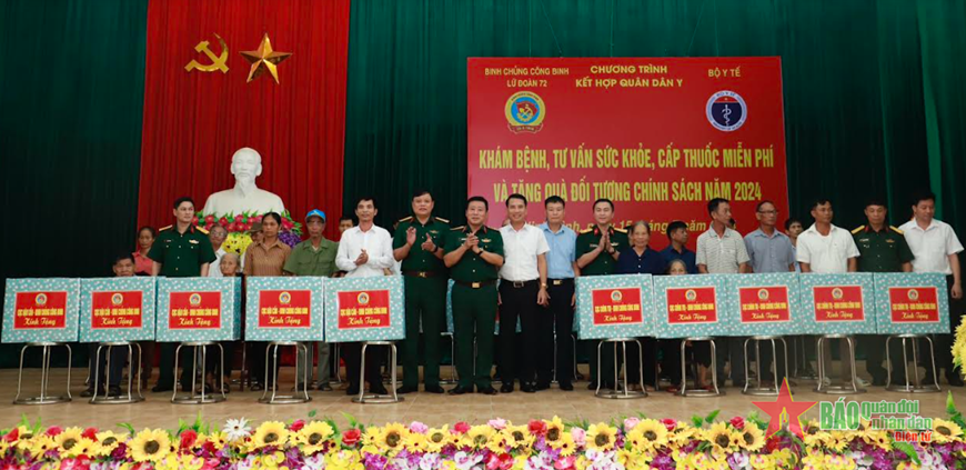 Các cơ quan, đơn vị Binh chủng Công binh khám sức khỏe cho đối tượng chính sách