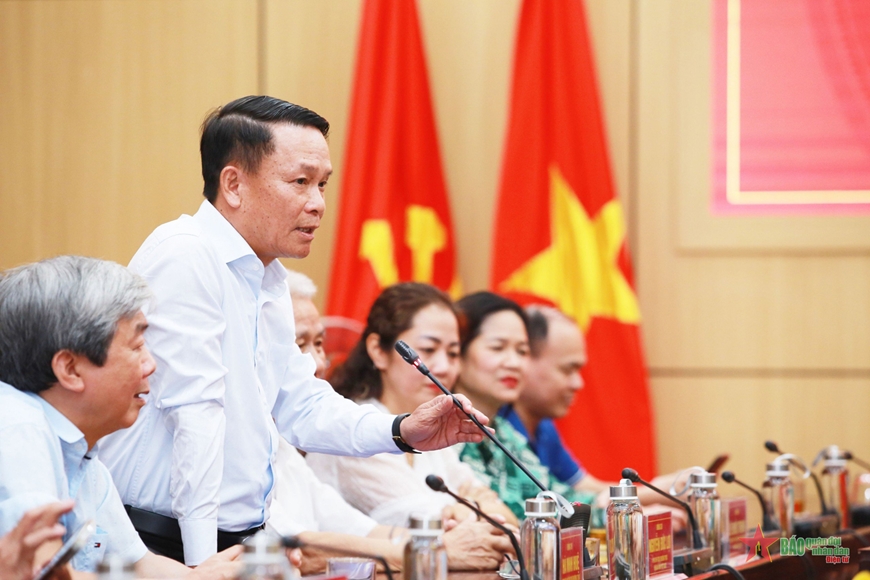 Hội Nhà báo Việt Nam trao 500 màn chống muỗi tặng cán bộ, chiến sĩ Bộ CHQS tỉnh Nghệ An