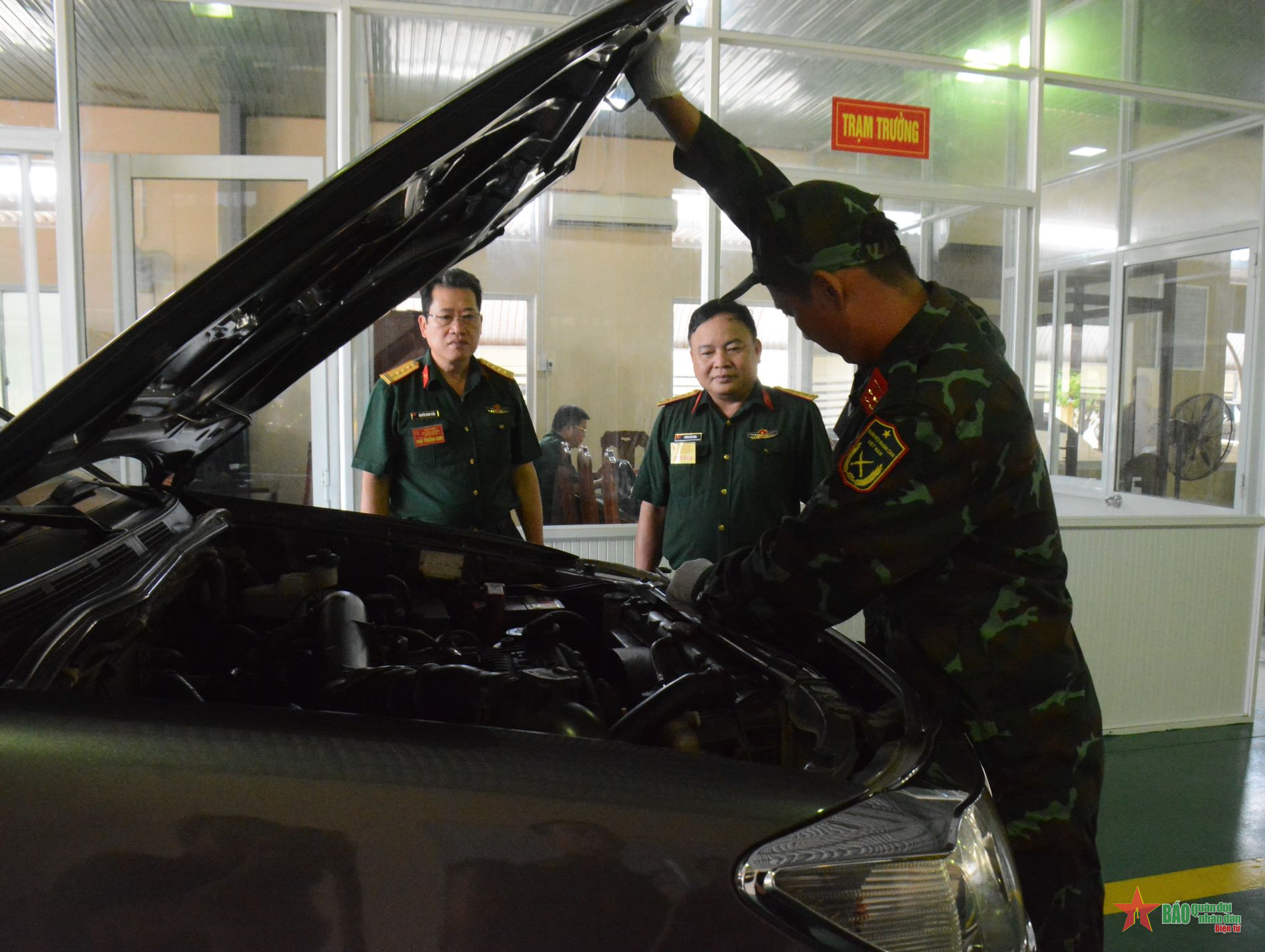 Hội thi kiểm định an toàn kỹ thuật xe-máy quân sự toàn quân năm 2024 tại Quân khu 5