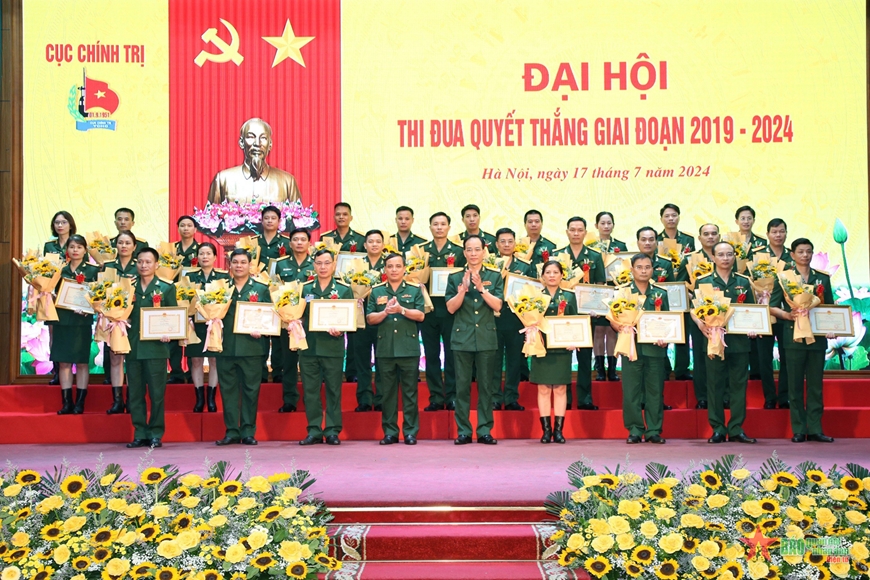 Hoàn thành tốt chức năng tham mưu, chỉ đạo, hướng dẫn và triển khai hoạt động công tác Đảng, công tác chính trị