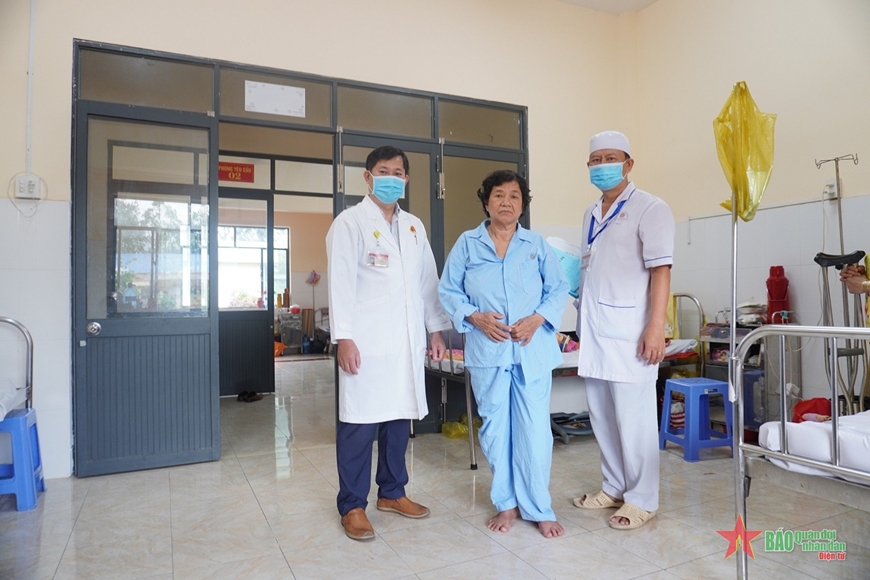 Quân khu 9: Phẫu thuật thành công ca mổ thay khớp gối thoái hóa nặng