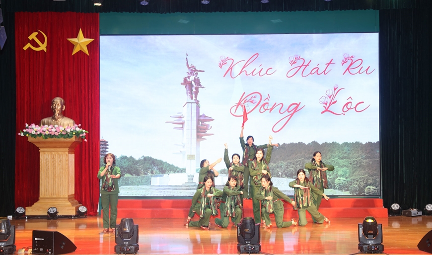 Phụ nữ Cảnh sát biển Việt Nam lan tỏa tình yêu dân ca