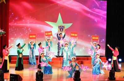 Gallery - Phụ nữ Cảnh sát biển Việt Nam lan tỏa tình yêu dân ca