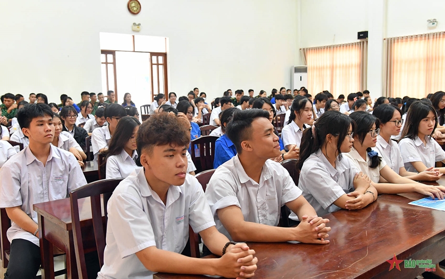 Hải đoàn Biên phòng 18 tuyên truyền pháp luật cho đoàn viên, thanh thiếu niên