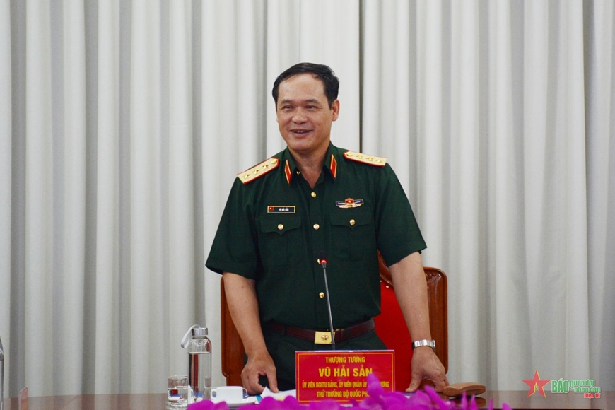 Thượng tướng Vũ Hải Sản thăm, kiểm tra Trường Sĩ quan Thông tin
