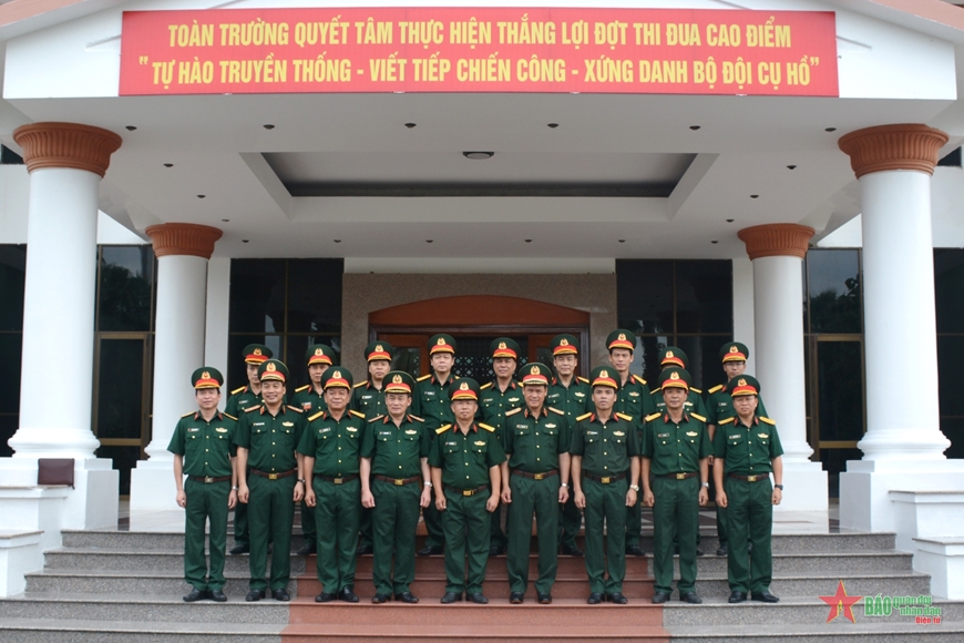 Thượng tướng Vũ Hải Sản thăm, kiểm tra Trường Sĩ quan Thông tin