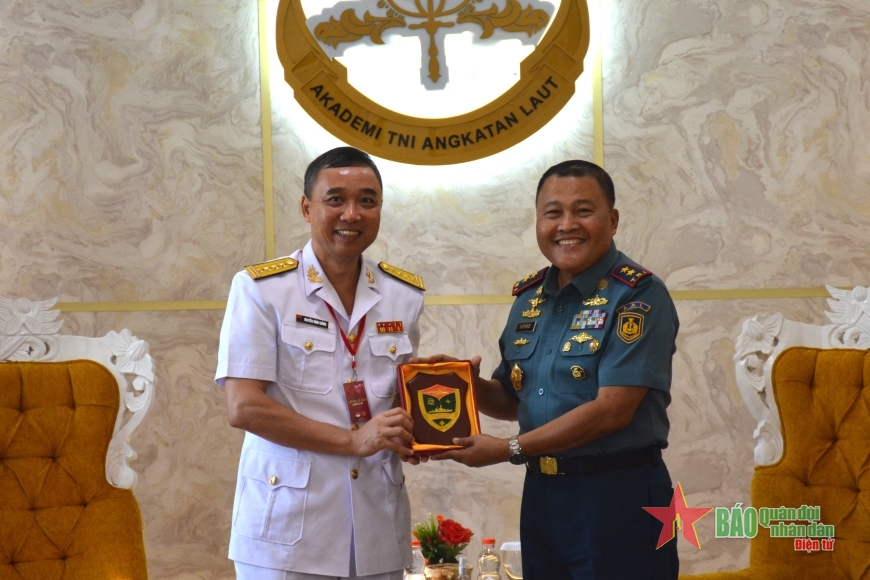 Đoàn công tác Tàu buồm 286 - Lê Quý Đôn thăm, giao lưu tại Học viện Hải quân Indonesia