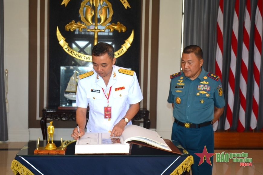Đoàn công tác Tàu buồm 286 - Lê Quý Đôn thăm, giao lưu tại Học viện Hải quân Indonesia