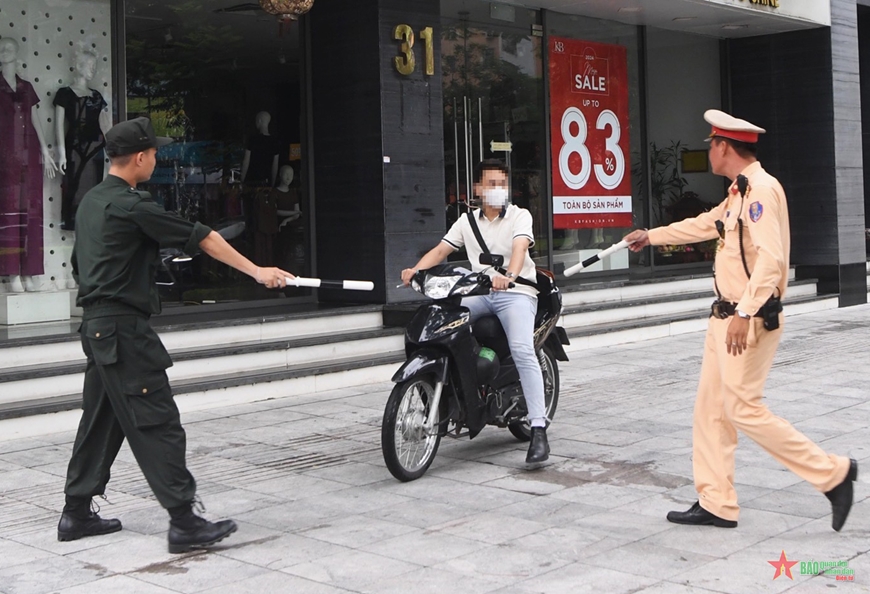 Công an TP Hà Nội xử lý nhiều trường hợp vi phạm giao thông