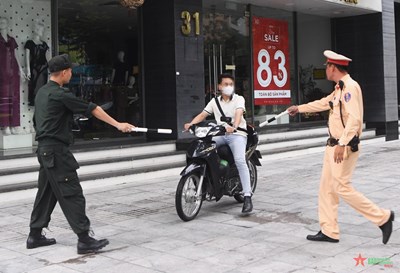 Gallery - 	Công an TP Hà Nội xử lý nhiều trường hợp vi phạm giao thông