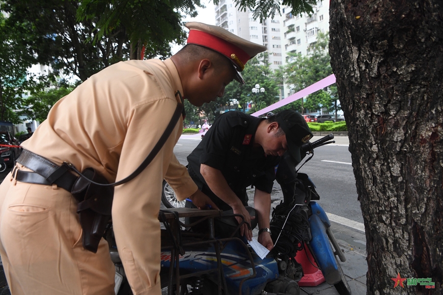 Công an TP Hà Nội xử lý nhiều trường hợp vi phạm giao thông