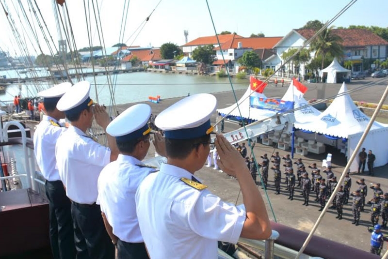 Tàu buồm 286 - Lê Quý Đôn rời Indonesia, lên đường đi thăm, giao lưu với Hải quân Brunei