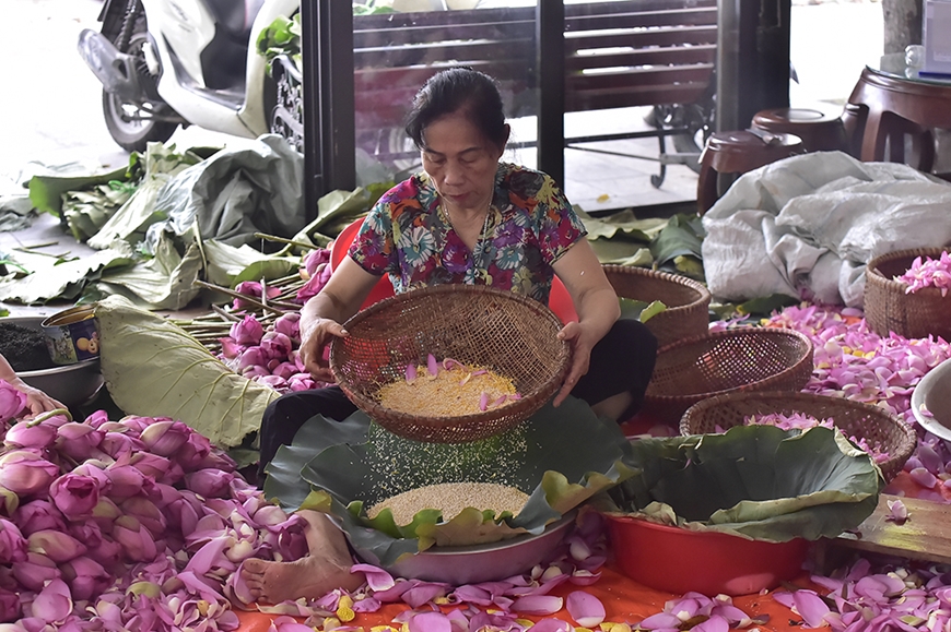 Trà ướp sen Tây Hồ - nét tinh hoa văn hóa Hà thành