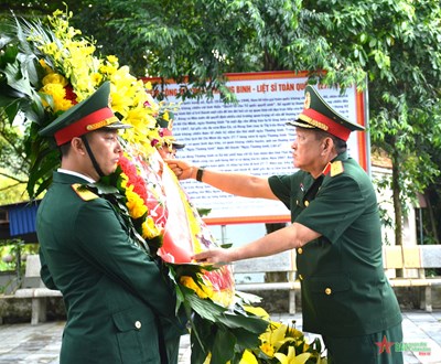View - 	Thượng tướng Võ Minh Lương dâng hương Ngày Thương binh - Liệt sĩ
