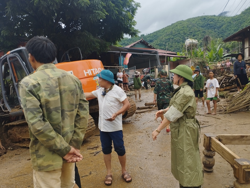 Hàng trăm cán bộ, chiến sĩ nỗ lực giúp dân khắc phục hậu quả mưa lũ tại huyện Mai Sơn, tỉnh Sơn La