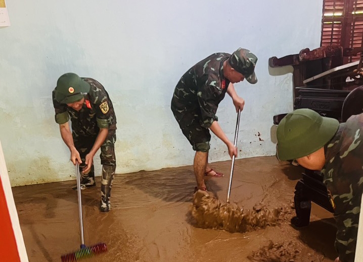 Hàng trăm cán bộ, chiến sĩ nỗ lực giúp dân khắc phục hậu quả mưa lũ tại huyện Mai Sơn, tỉnh Sơn La