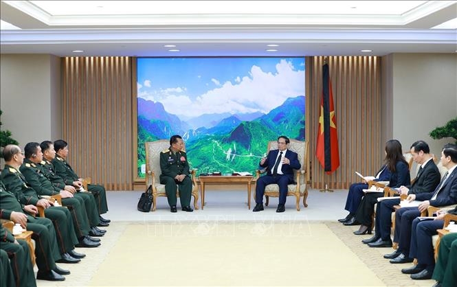 Thủ tướng Phạm Minh Chính tiếp Phó thủ tướng, Bộ trưởng Bộ Quốc phòng Lào