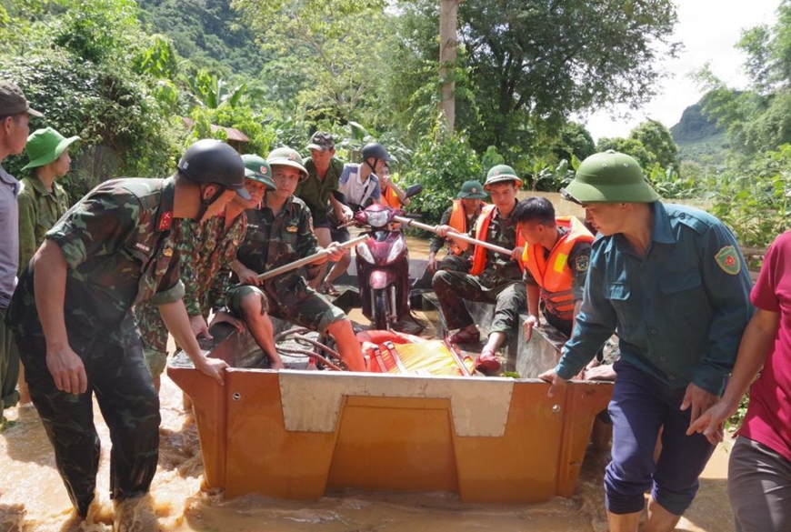 LLVT tỉnh Sơn La trắng đêm ứng cứu đồng bào vùng lũ