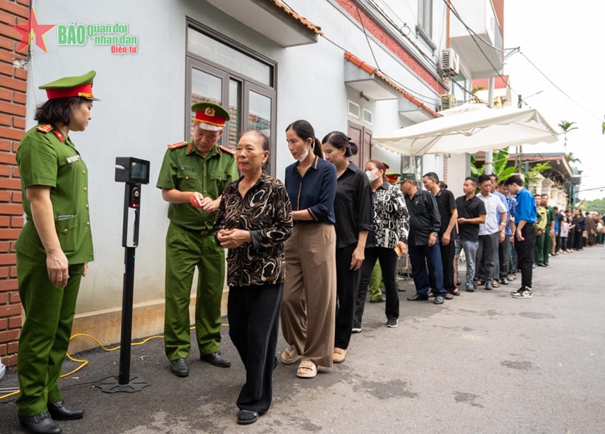 Xúc động trước tình cảm người dân quê nhà đến tiễn biệt đồng chí Tổng Bí thư Nguyễn Phú Trọng