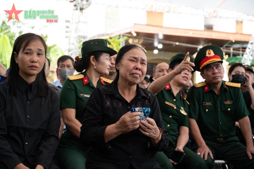 Xúc động trước tình cảm người dân quê nhà đến tiễn biệt đồng chí Tổng Bí thư Nguyễn Phú Trọng