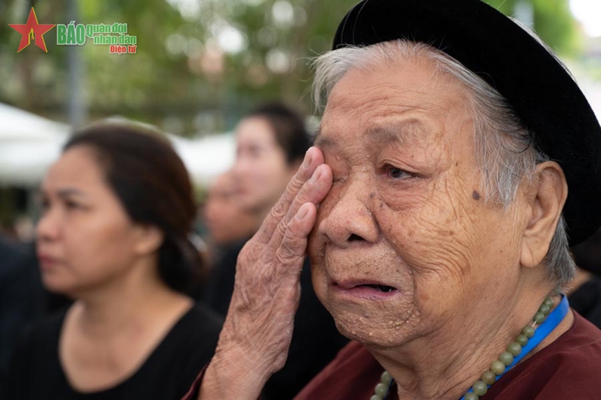 Xúc động trước tình cảm người dân quê nhà đến tiễn biệt đồng chí Tổng Bí thư Nguyễn Phú Trọng