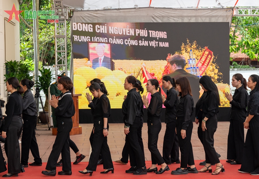 Xúc động trước tình cảm người dân quê nhà đến tiễn biệt đồng chí Tổng Bí thư Nguyễn Phú Trọng