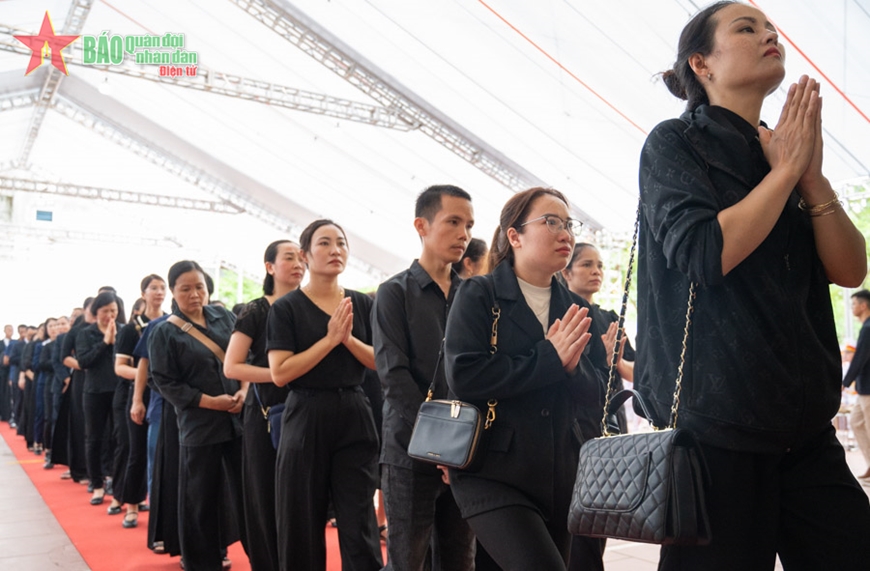 Xúc động trước tình cảm người dân quê nhà đến tiễn biệt đồng chí Tổng Bí thư Nguyễn Phú Trọng