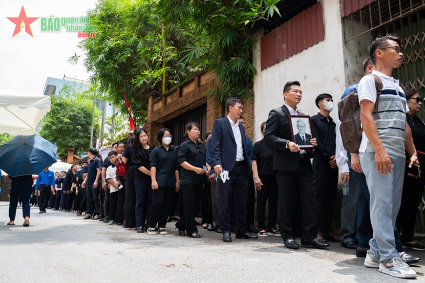 Xúc động trước tình cảm người dân quê nhà đến tiễn biệt đồng chí Tổng Bí thư Nguyễn Phú Trọng