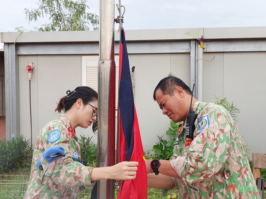 Lực lượng mũ nồi xanh Việt Nam treo cờ rủ, lập bàn thờ tưởng nhớ Tổng Bí thư Nguyễn Phú Trọng