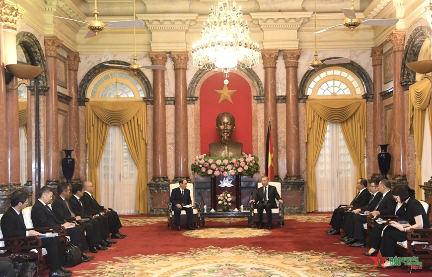Lãnh đạo nước ta tiếp Đặc phái viên của Thủ tướng Nhật Bản, nguyên Thủ tướng Suga Yoshihide