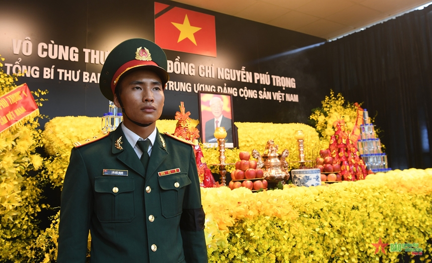 Đông đảo nhân dân thành kính viếng đồng chí Tổng Bí thư Nguyễn Phú Trọng
