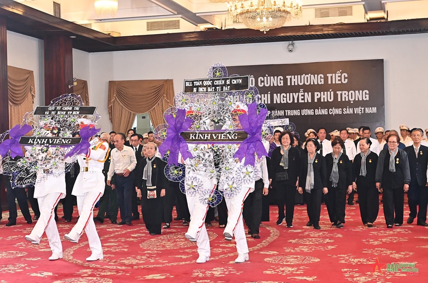 TP Hồ Chí Minh: Người dân xếp hàng dài viếng Tổng Bí thư Nguyễn Phú Trọng