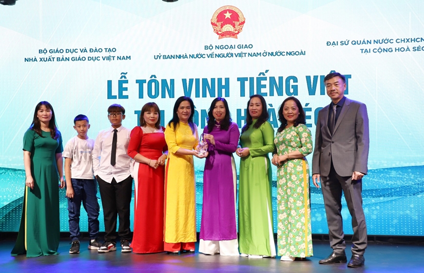 Tôn vinh tiếng Việt trong cộng đồng người Việt Nam tại Séc
