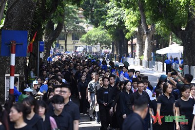 Gallery - 	Dòng người nối dài tưởng nhớ Tổng Bí thư Nguyễn Phú Trọng