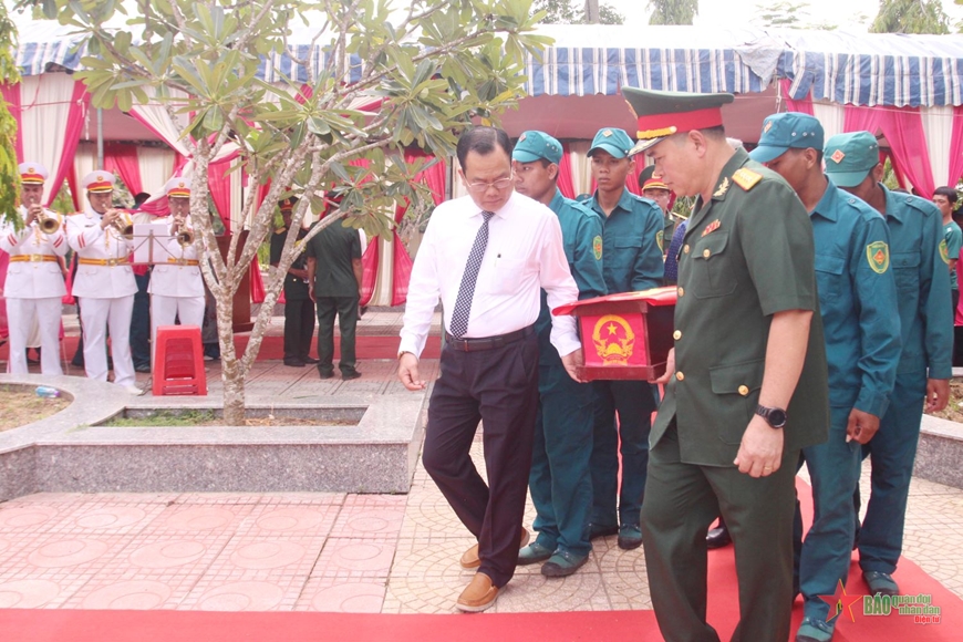Đón các anh về với đồng đội