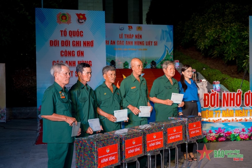 Nhiều hoạt động trong “Hành trình tri ân - Tiếp bước lửa anh hùng”