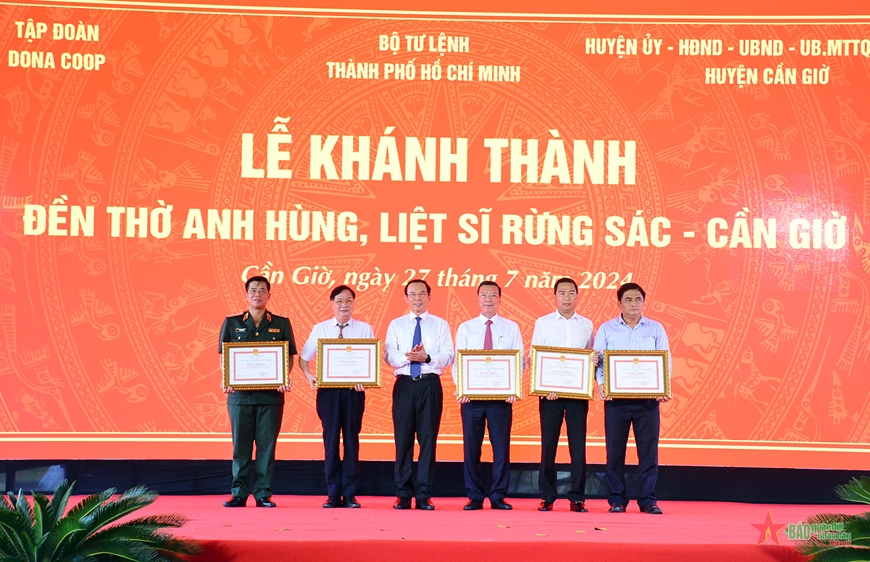 Đồng chí Nguyễn Trọng Nghĩa dự Lễ khánh thành Đền thờ Anh hùng liệt sĩ Rừng Sác-Cần Giờ