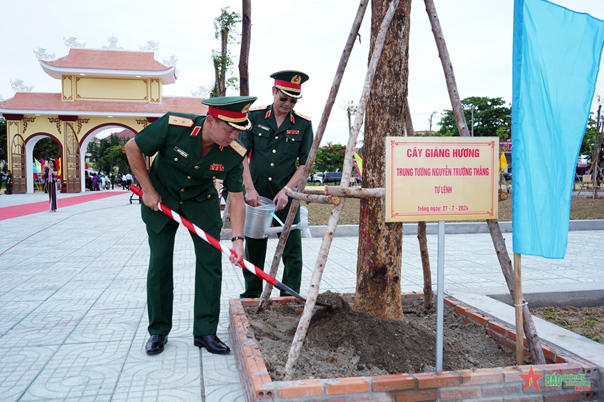 Đồng chí Nguyễn Trọng Nghĩa dự Lễ khánh thành Đền thờ Anh hùng liệt sĩ Rừng Sác-Cần Giờ