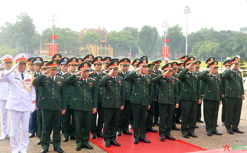Lãnh đạo Đảng, Nhà nước, Quân đội dâng hương tưởng niệm các Anh hùng liệt sĩ và vào Lăng viếng Chủ tịch Hồ Chí Minh