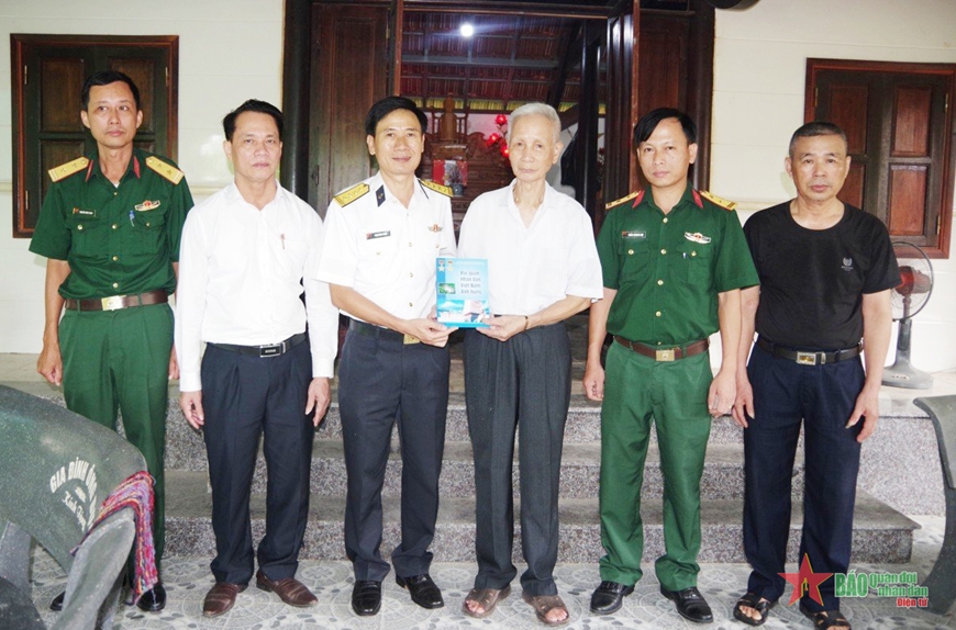 Vùng 3 Hải quân: Trao hơn 450 triệu đồng tặng gia đình chính sách