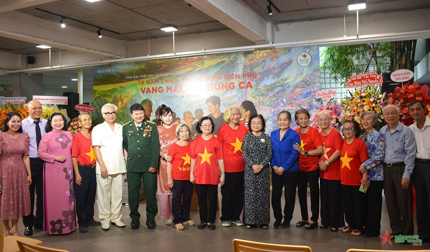 Khai mạc triển lãm và ra mắt sách ảnh “70 năm Chiến thắng Điện Biên Phủ: Vang mãi bản hùng ca”