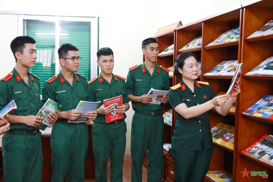 Bồi đắp tri thức qua sách, báo