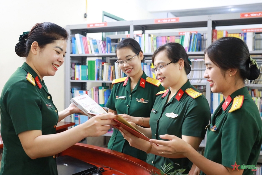 Bồi đắp tri thức qua sách, báo