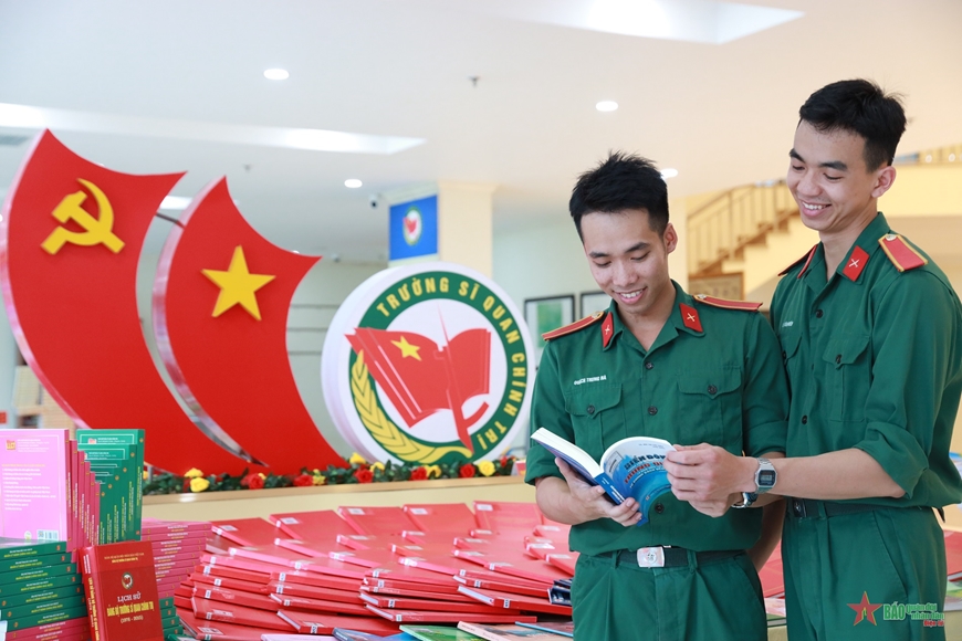 Bồi đắp tri thức qua sách, báo