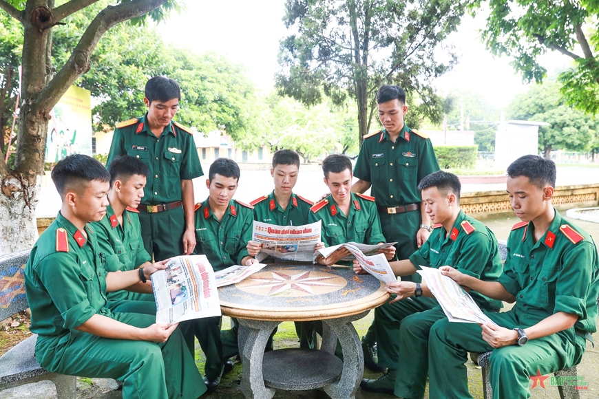 Bồi đắp tri thức qua sách, báo